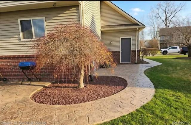 23756 Waterview Dr, Huron Charter Township, MI 48164