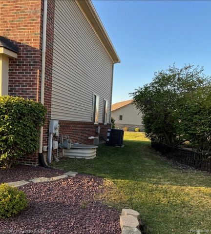 23756 Waterview Dr, Huron Charter Township, MI 48164