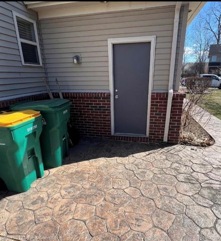 23756 Waterview Dr, Huron Charter Township, MI 48164