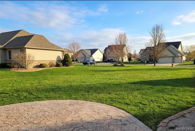 23756 Waterview Dr, Huron Charter Township, MI 48164