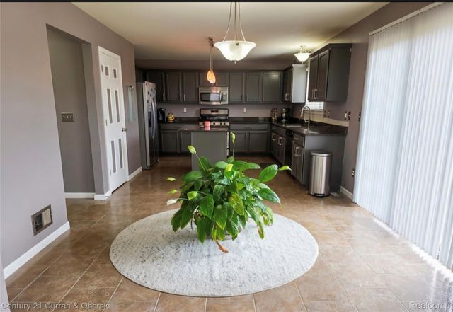 23756 Waterview Dr, Huron Charter Township, MI 48164