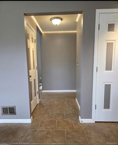 23756 Waterview Dr, Huron Charter Township, MI 48164