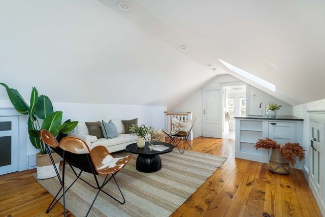 16 Arborough 2, Boston, MA 02131