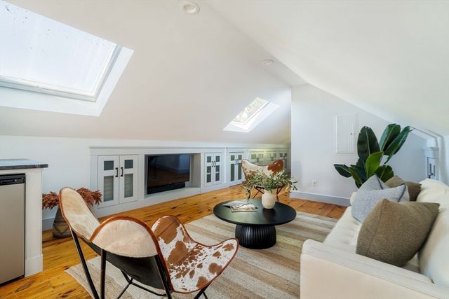 16 Arborough 2, Boston, MA 02131