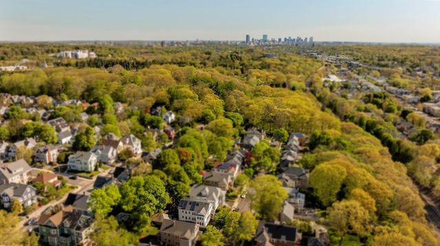 16 Arborough 2, Boston, MA 02131