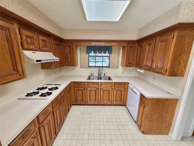 3 S Erik Drive, Angleton, TX 77515
