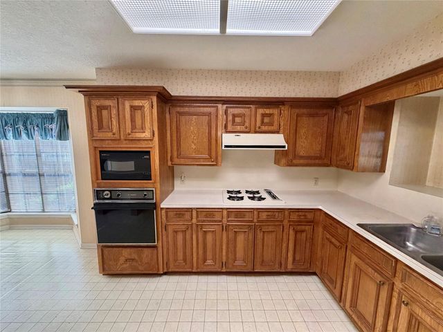 3 S Erik Drive, Angleton, TX 77515