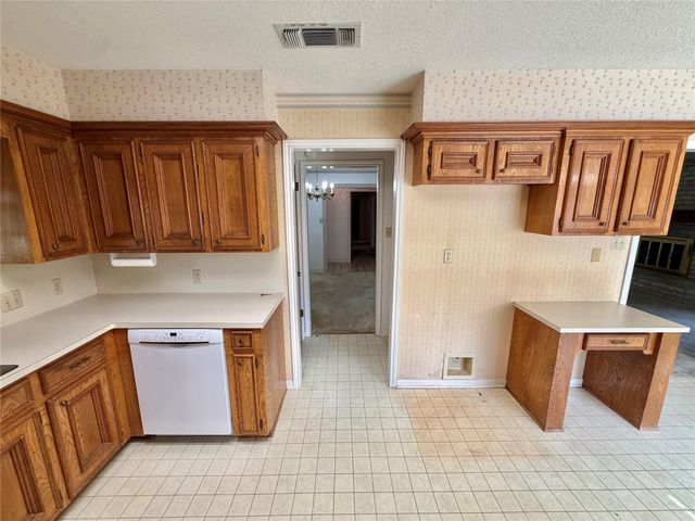 3 S Erik Drive, Angleton, TX 77515
