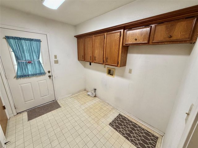 3 S Erik Drive, Angleton, TX 77515