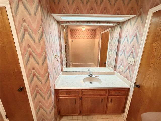 3 S Erik Drive, Angleton, TX 77515