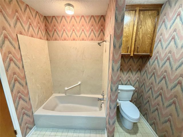 3 S Erik Drive, Angleton, TX 77515