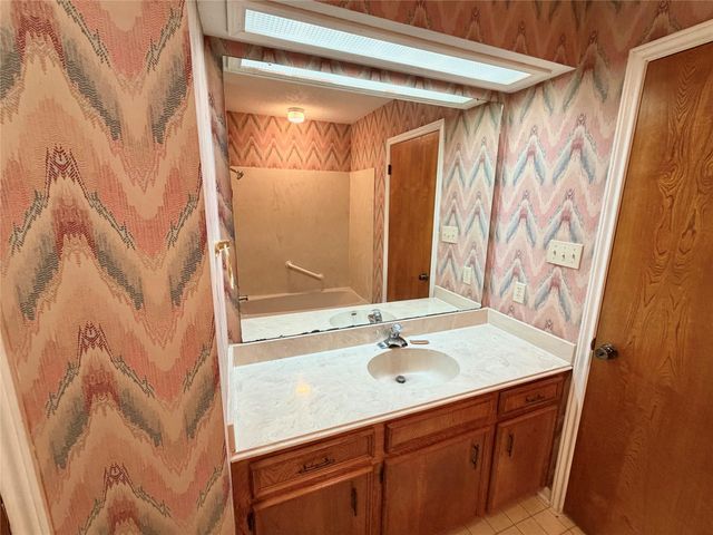3 S Erik Drive, Angleton, TX 77515