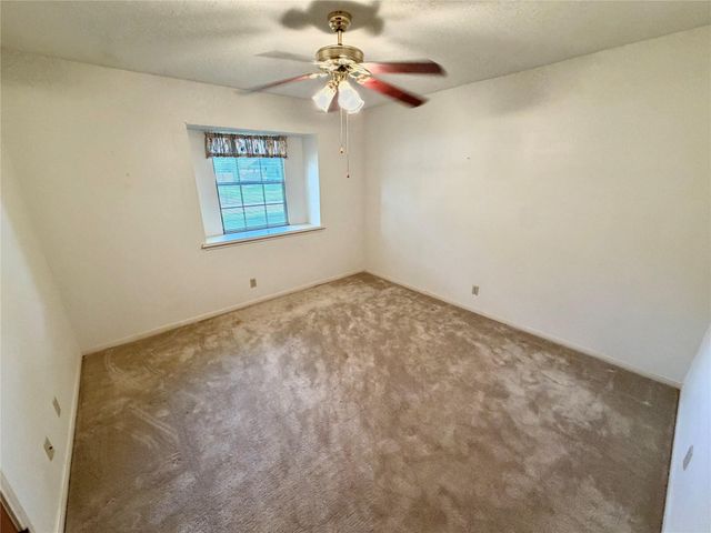 3 S Erik Drive, Angleton, TX 77515