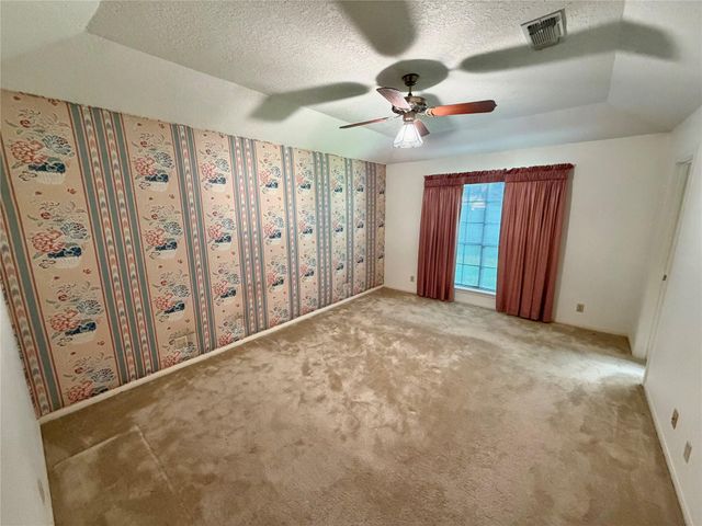3 S Erik Drive, Angleton, TX 77515