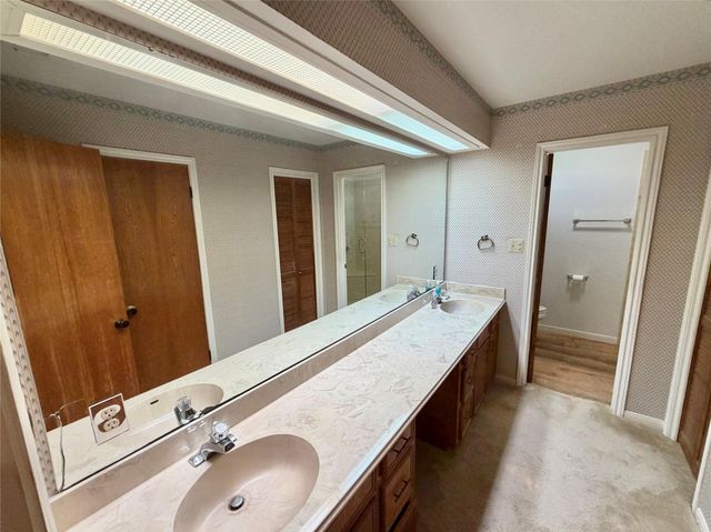 3 S Erik Drive, Angleton, TX 77515