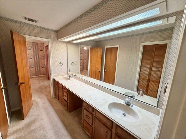 3 S Erik Drive, Angleton, TX 77515