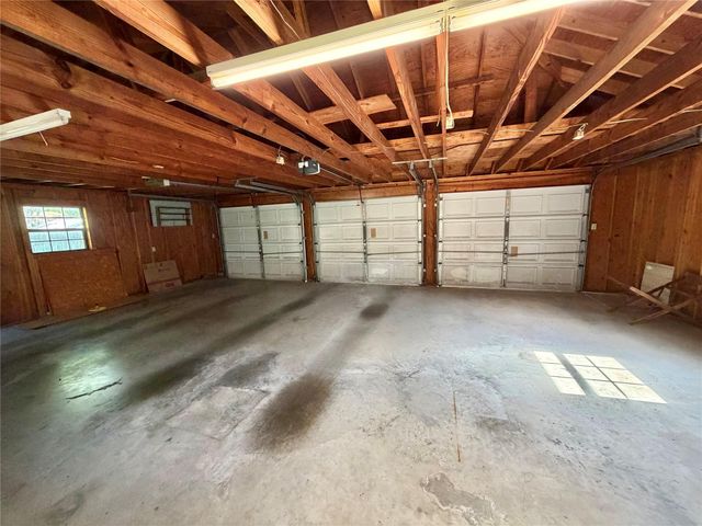 3 S Erik Drive, Angleton, TX 77515