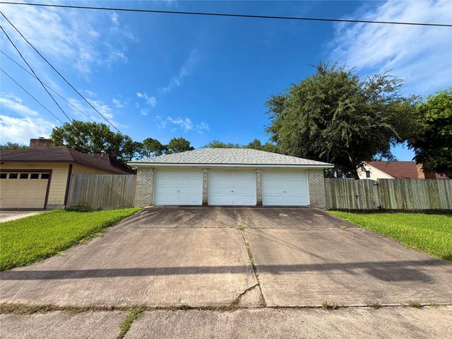 3 S Erik Drive, Angleton, TX 77515