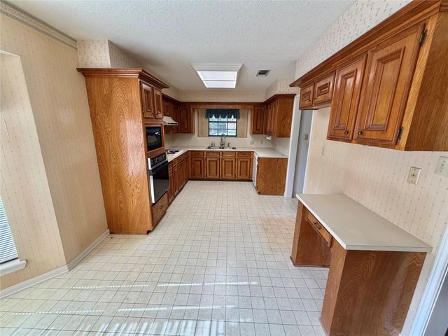 3 S Erik Drive, Angleton, TX 77515
