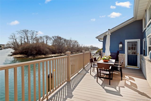 2 E Lido Prom, Lindenhurst, NY 11757