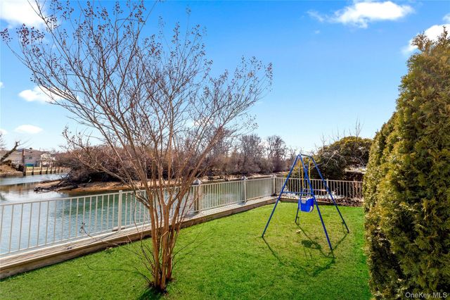 2 E Lido Prom, Lindenhurst, NY 11757