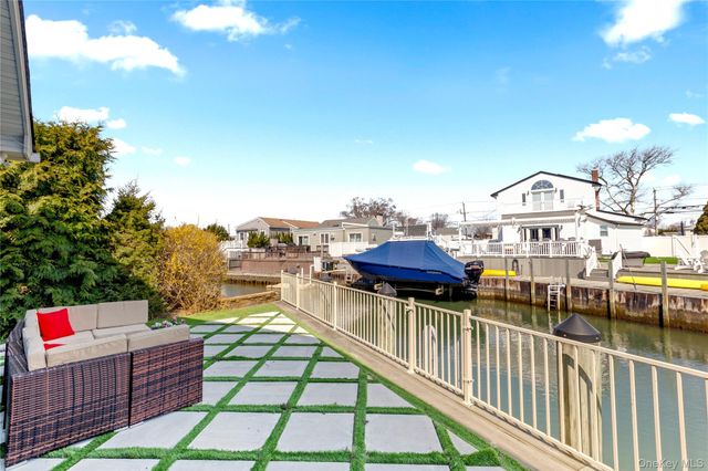 2 E Lido Prom, Lindenhurst, NY 11757