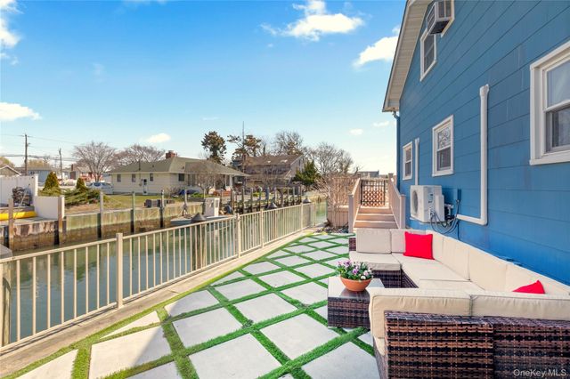 2 E Lido Prom, Lindenhurst, NY 11757