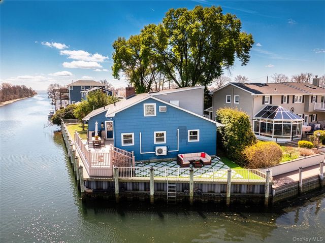 2 E Lido Prom, Lindenhurst, NY 11757