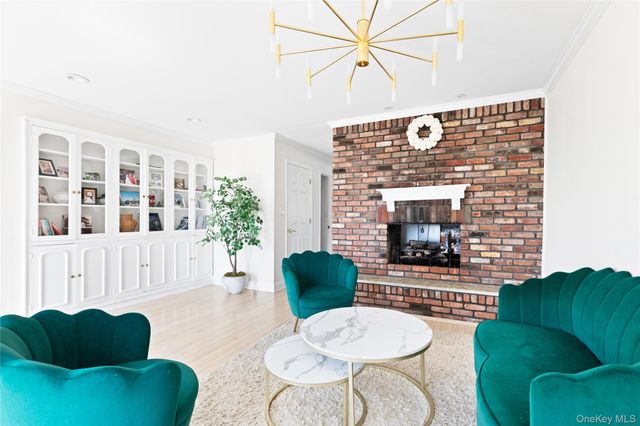 2 E Lido Prom, Lindenhurst, NY 11757