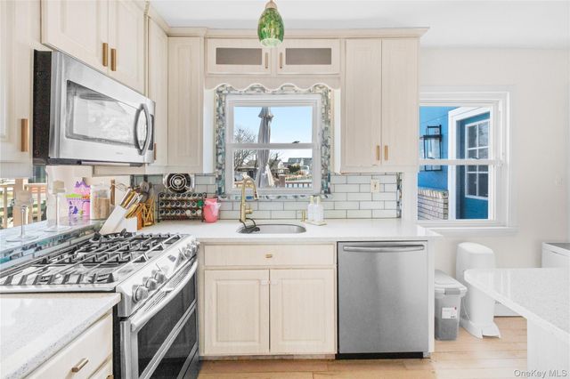 2 E Lido Prom, Lindenhurst, NY 11757