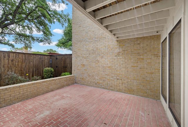 3703 Hulen Park Drive, Fort Worth, TX 76109