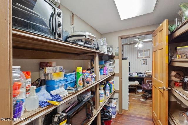 335 S CAROLINA Street, Hawthorne, FL 32640