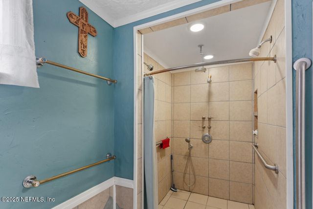 335 S CAROLINA Street, Hawthorne, FL 32640