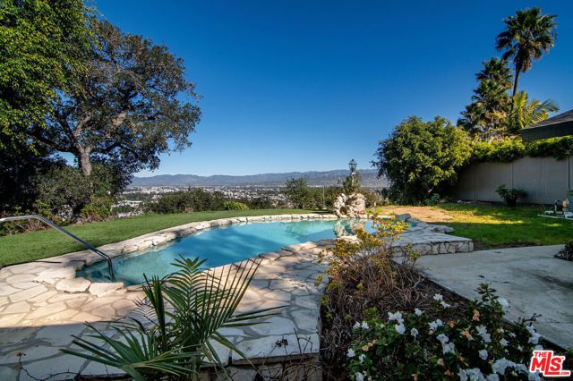 10803 Alta View Drive, Studio City (los Angeles), CA 91604