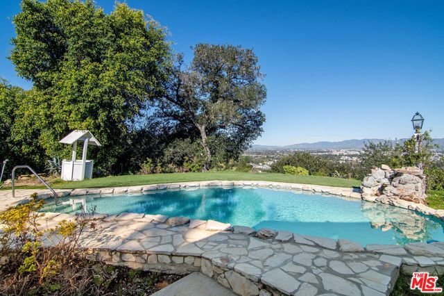 10803 Alta View Drive, Studio City (los Angeles), CA 91604
