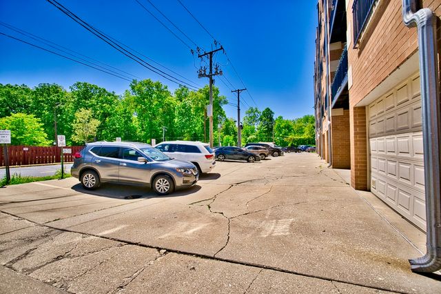 6425 W Touhy Avenue 3B, Chicago, IL 60646