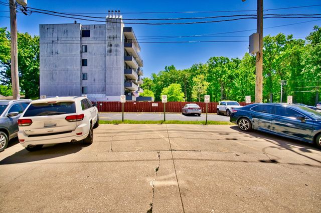 6425 W Touhy Avenue 3B, Chicago, IL 60646