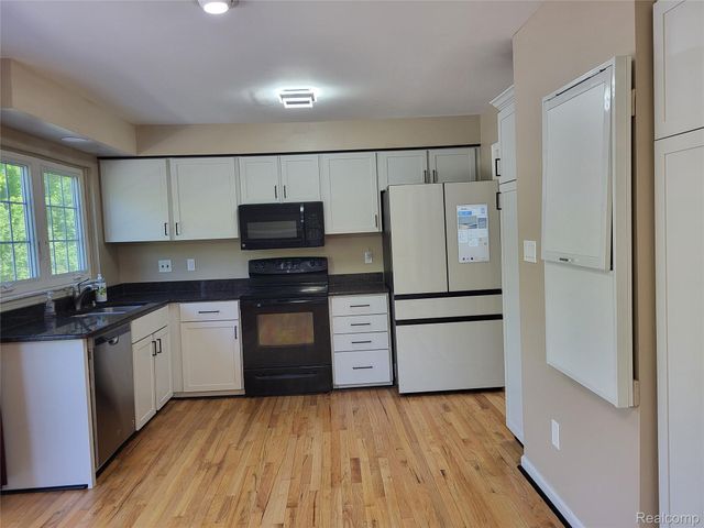 5791 Beauchamp Place, West Bloomfield Charter Township, MI 48322