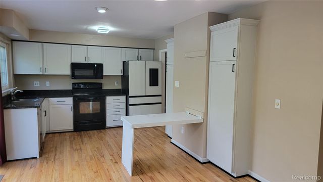 5791 Beauchamp Place, West Bloomfield Charter Township, MI 48322