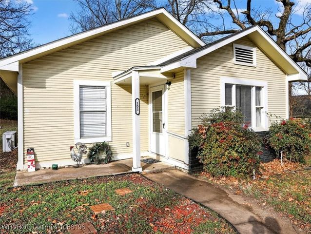 103 Paul Mathis Drive, Poteau, OK 74953