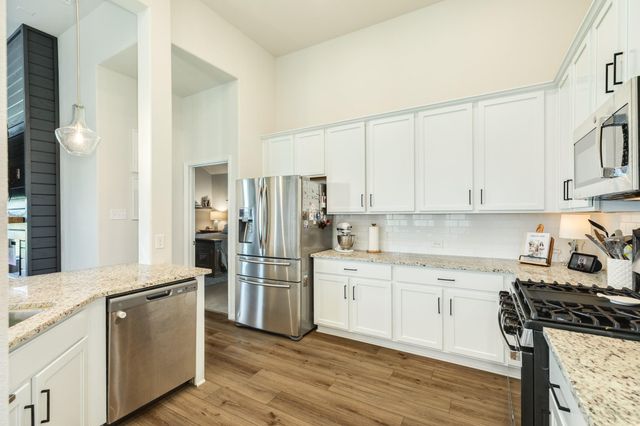 303 Twin Lakes Boulevard W, West Columbia, TX 77486