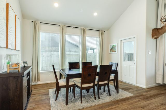 303 Twin Lakes Boulevard W, West Columbia, TX 77486