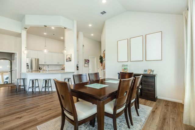 303 Twin Lakes Boulevard W, West Columbia, TX 77486