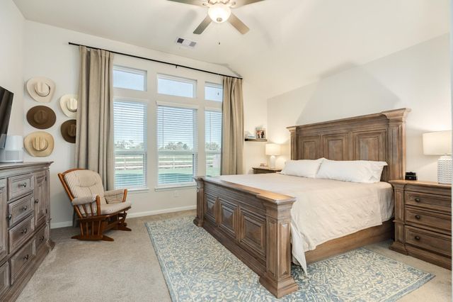 303 Twin Lakes Boulevard W, West Columbia, TX 77486