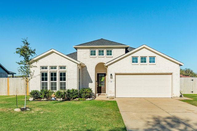 303 Twin Lakes Boulevard W, West Columbia, TX 77486