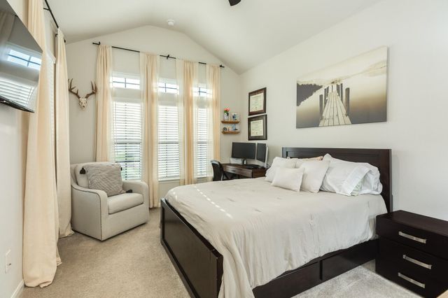 303 Twin Lakes Boulevard W, West Columbia, TX 77486