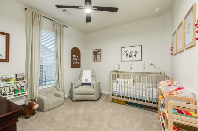 303 Twin Lakes Boulevard W, West Columbia, TX 77486