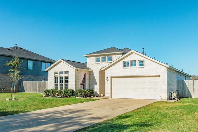 303 Twin Lakes Boulevard W, West Columbia, TX 77486