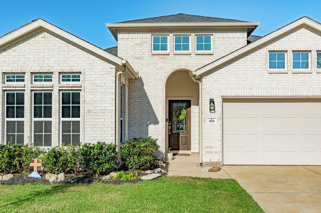 303 Twin Lakes Boulevard W, West Columbia, TX 77486