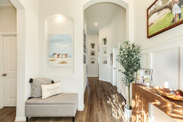 303 Twin Lakes Boulevard W, West Columbia, TX 77486